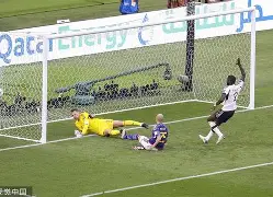 阿贾克斯内部会议纪要流出：今晚绝杀压哨；德国杯使命明确；身体对抗强度拉满