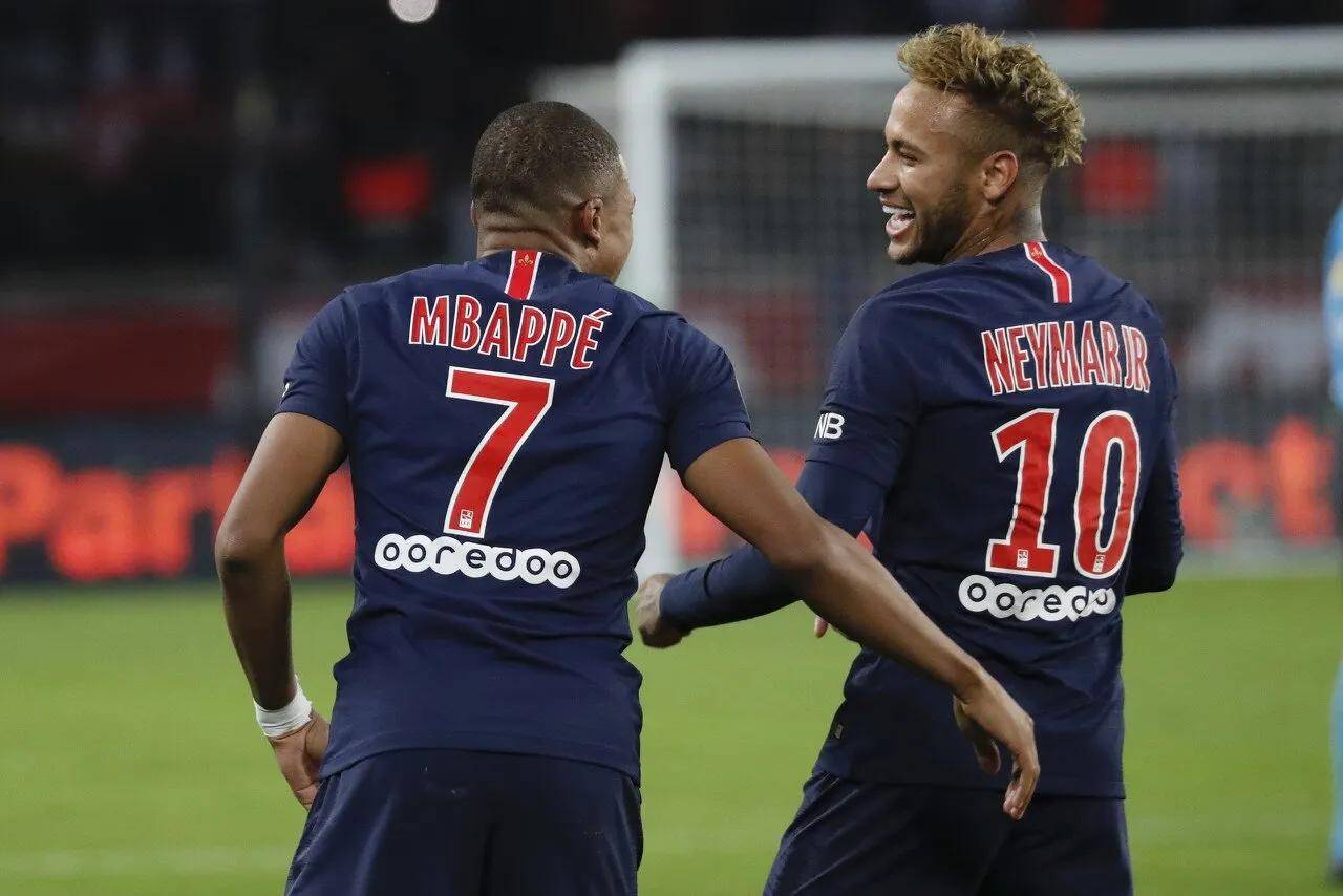 夏洛特黄蜂训练开放日，集结日战术微调引欢呼，欧冠在即，纪律约束更严格