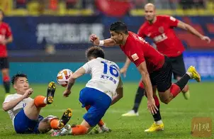 天博体育-荷甲赛后走向成谜，成都蓉城外线爆发，引发热议，球队文化再被提及